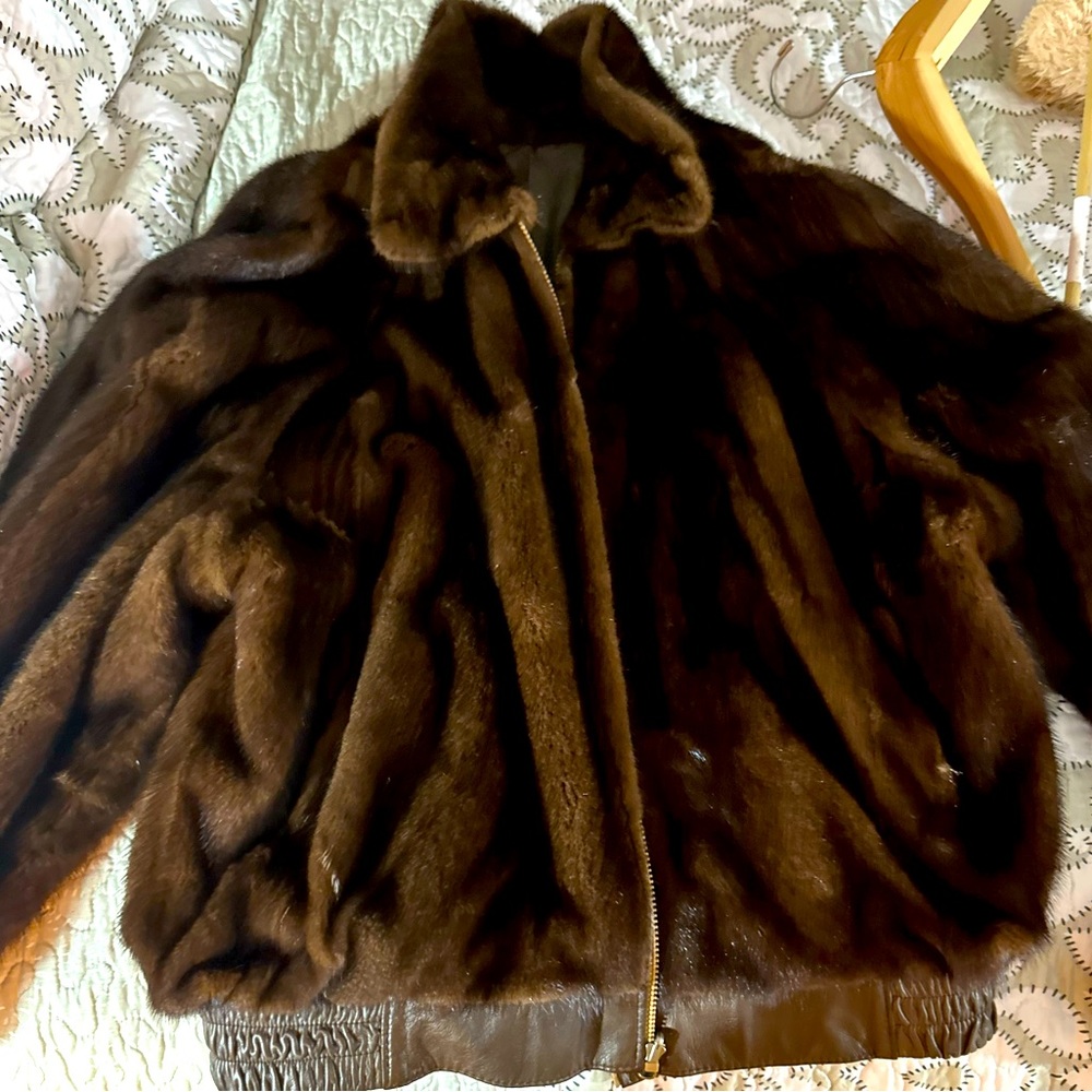 Beautiful Unisex Fully Reversible Mink Fur & Leather Bomber Jacket. Size…